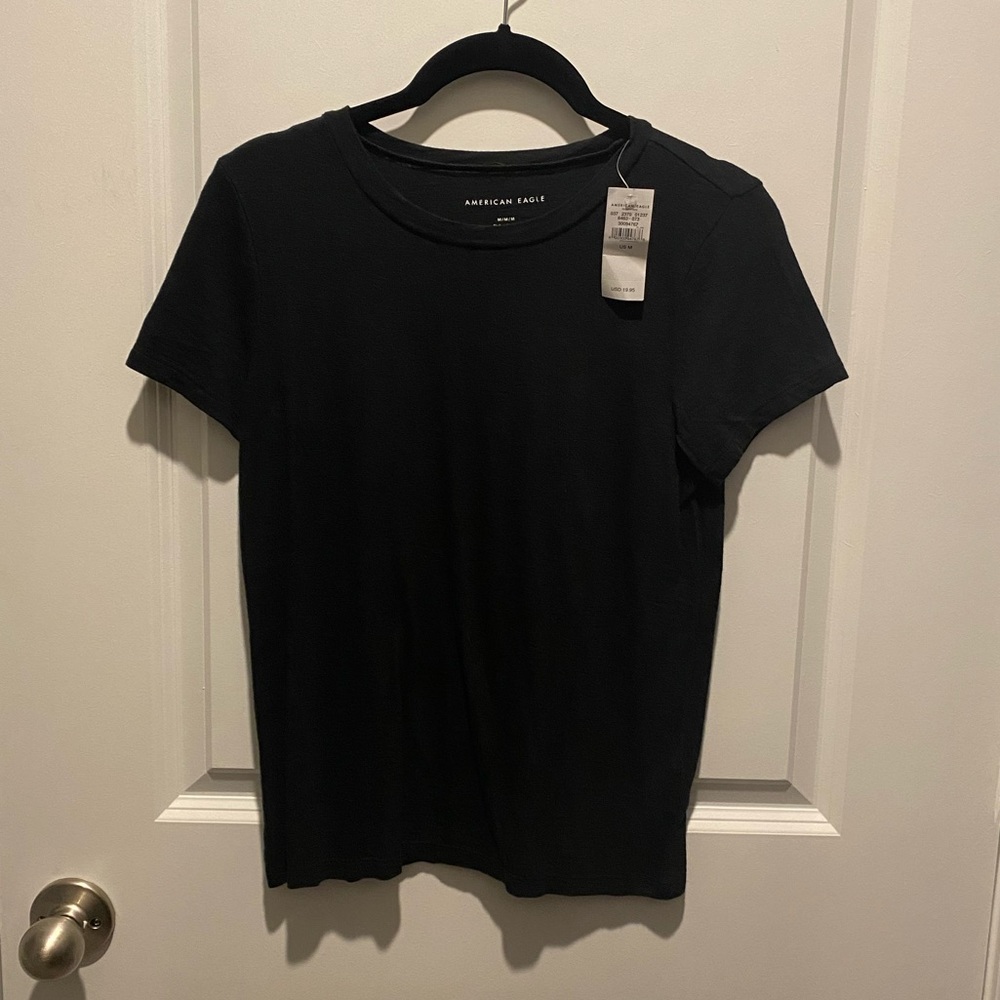 American Eagle Black T-Shirt NWT Size M